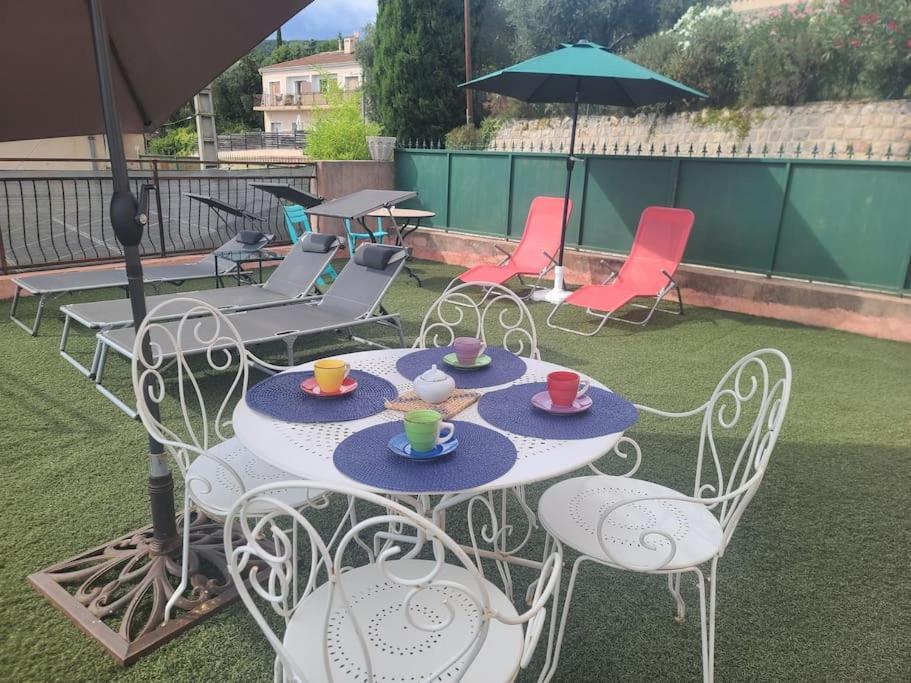 De 1 A 6 Avec Terrasse Solarium, Vue Panoramique Et Parking Gratuit Διαμέρισμα Γκρας Εξωτερικό φωτογραφία
